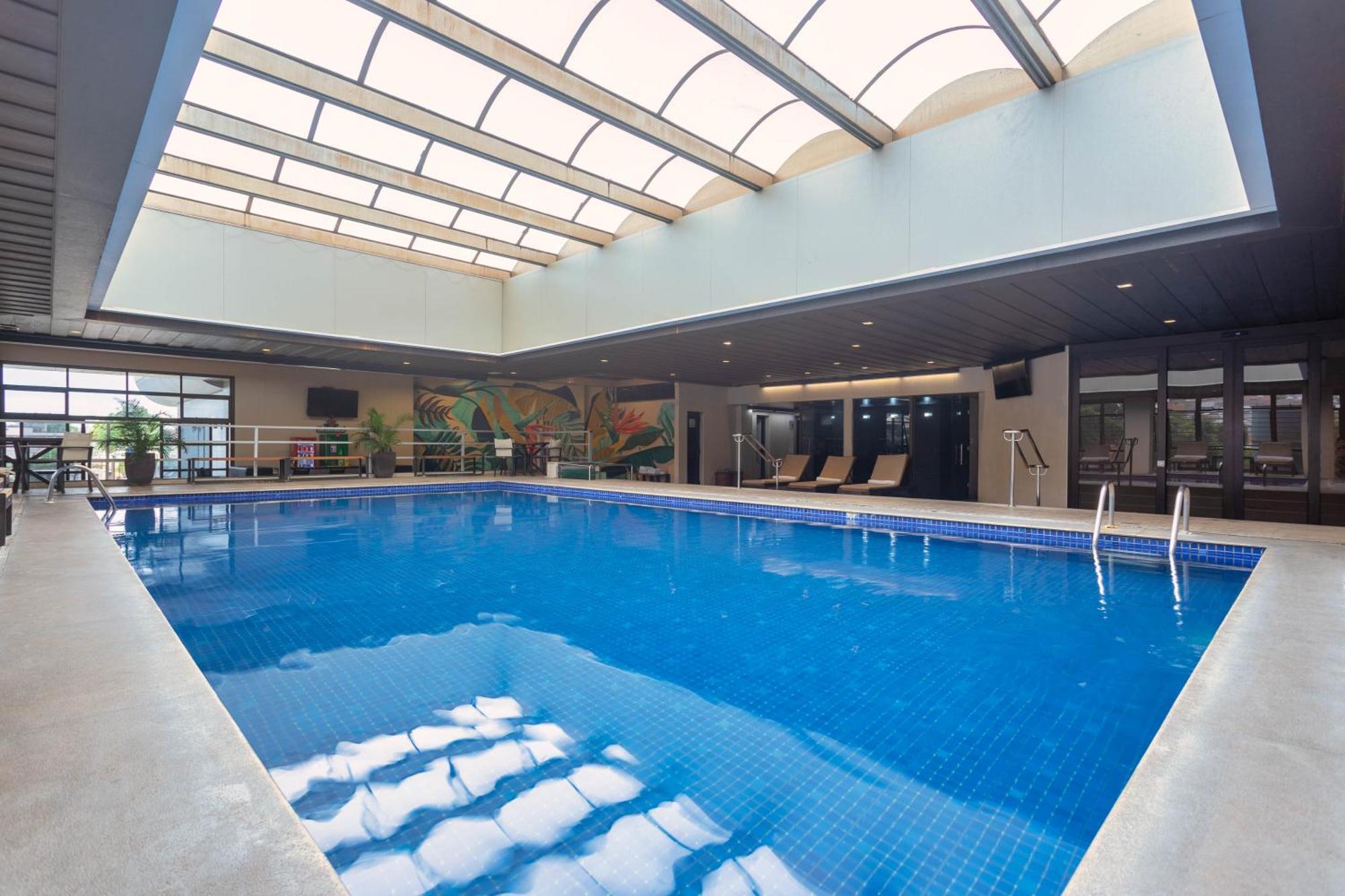 Ouro Minas Hotel Belo Horizonte, Dolce By Wyndham 외부 사진 The pool at the hotel
