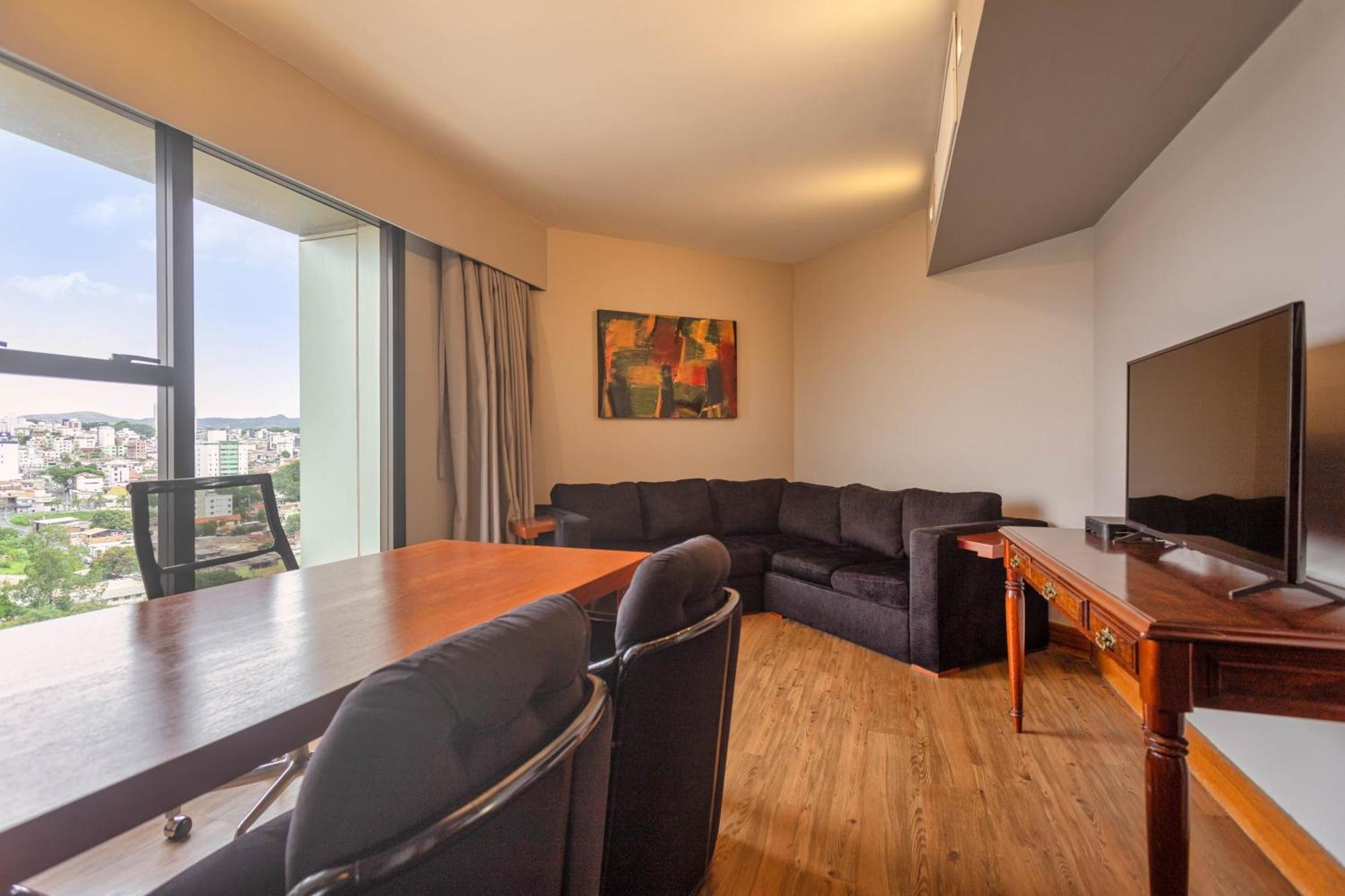 Ouro Minas Hotel Belo Horizonte, Dolce By Wyndham 외부 사진 A living room in a suite at the Hilton Athens